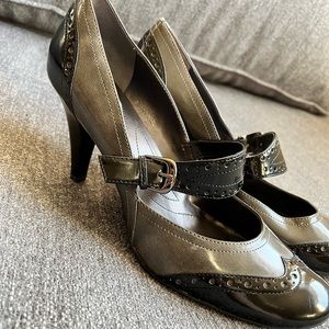retro appearance heels. Grey and black. Tahari brand. Margo style. Size 9.5